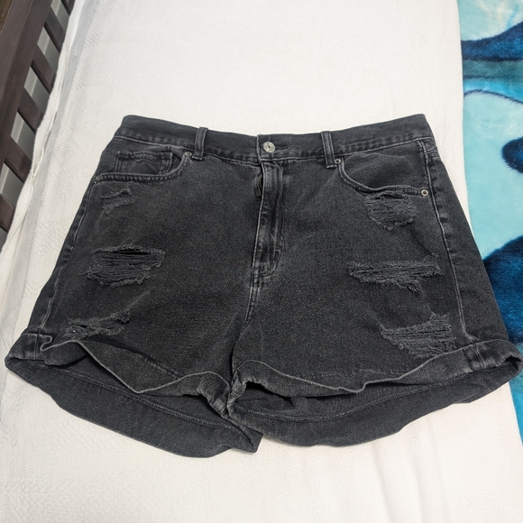 AE black distressed shorts - Picture 1 of 1